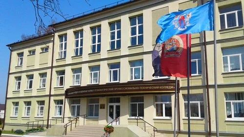 Не хватило 0,1 балла: куда пойти на платное после 9 класса