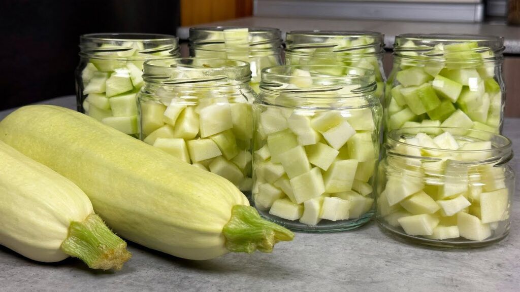 Кабачки на зиму: 3 вкусные заготовки, проверенные хозяйками