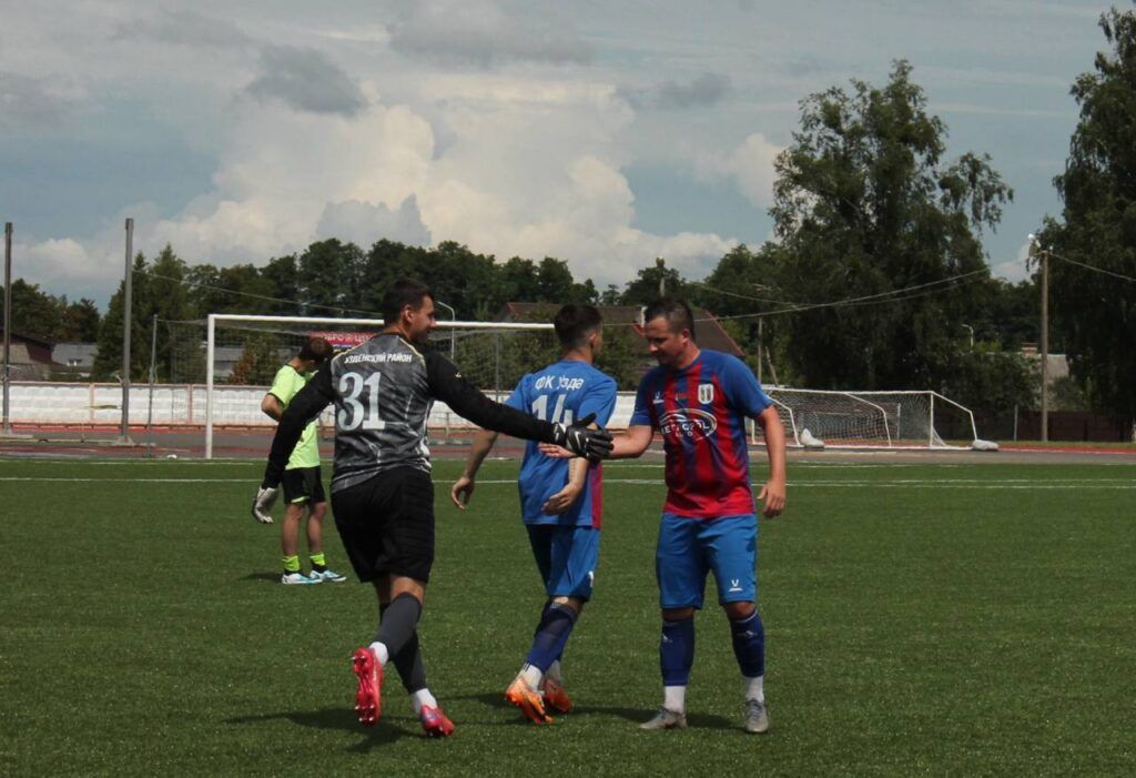 футболисты