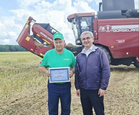 Профсоюз банковских работников наградил аграриев в Кухтичах