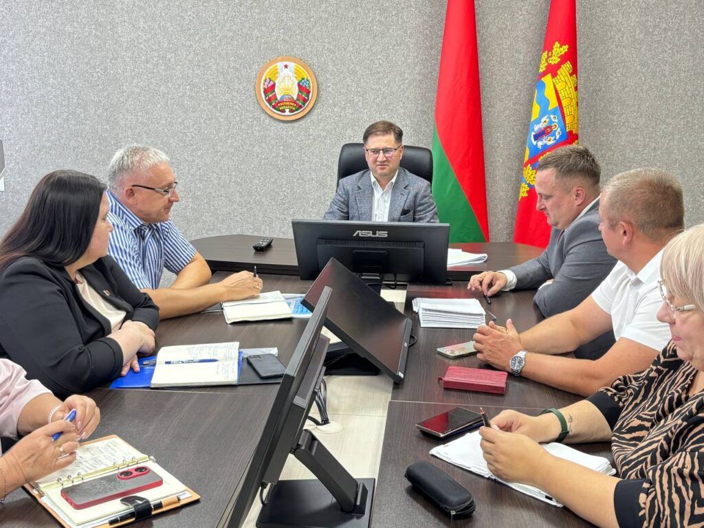 Проблемы на местах и в законах: сенатор обсудил острые вопросы с сельсоветами Узденского района