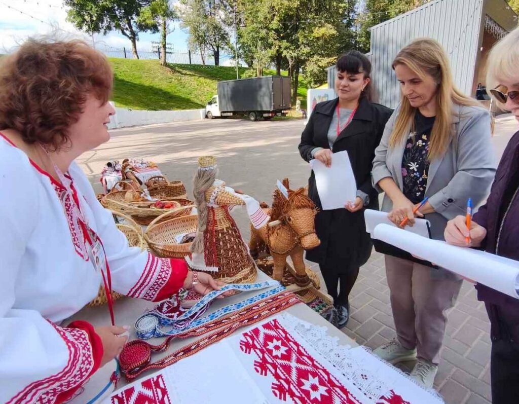 Ясюченя демонстрирует пояса