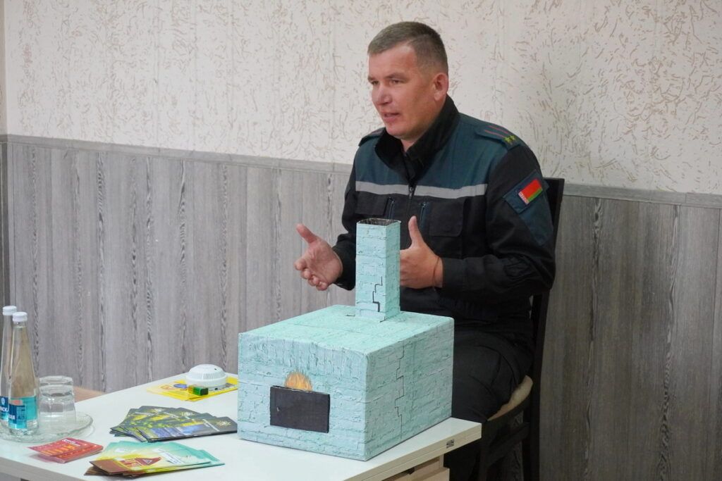 Более 100 жизней в год: начальник Узденского РОЧС рассказал о пользе пожарных извещателей