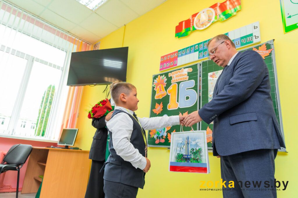 Председатель Верховного суда Андрей Швед провел первый урок для первоклашек в Узде
