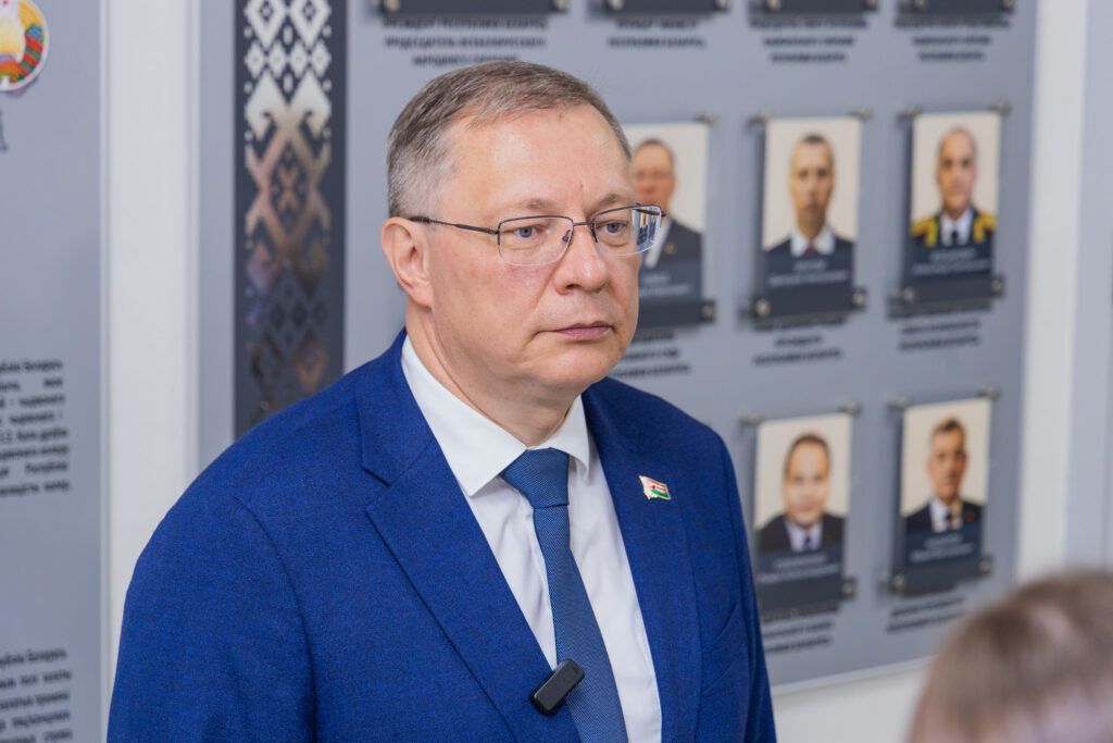 Суды Беларуси переходят в цифру: какие еще изменения анонсировал Андрей Швед во время визита в Узду