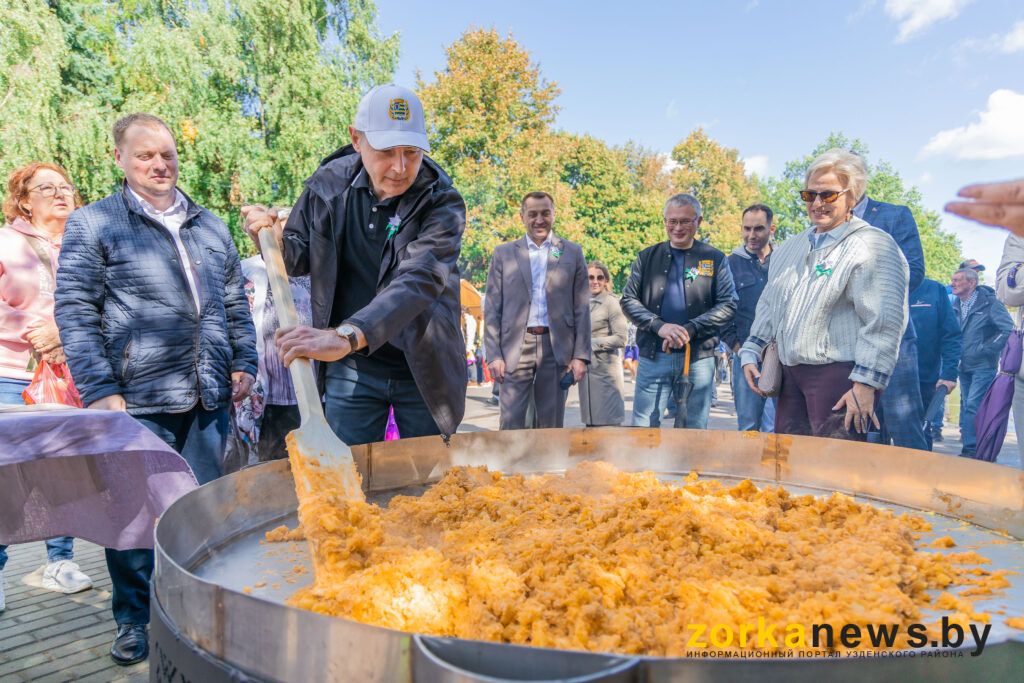 На празднике в Дещенке губернатор Минщины назвал любимые блюда из картошки