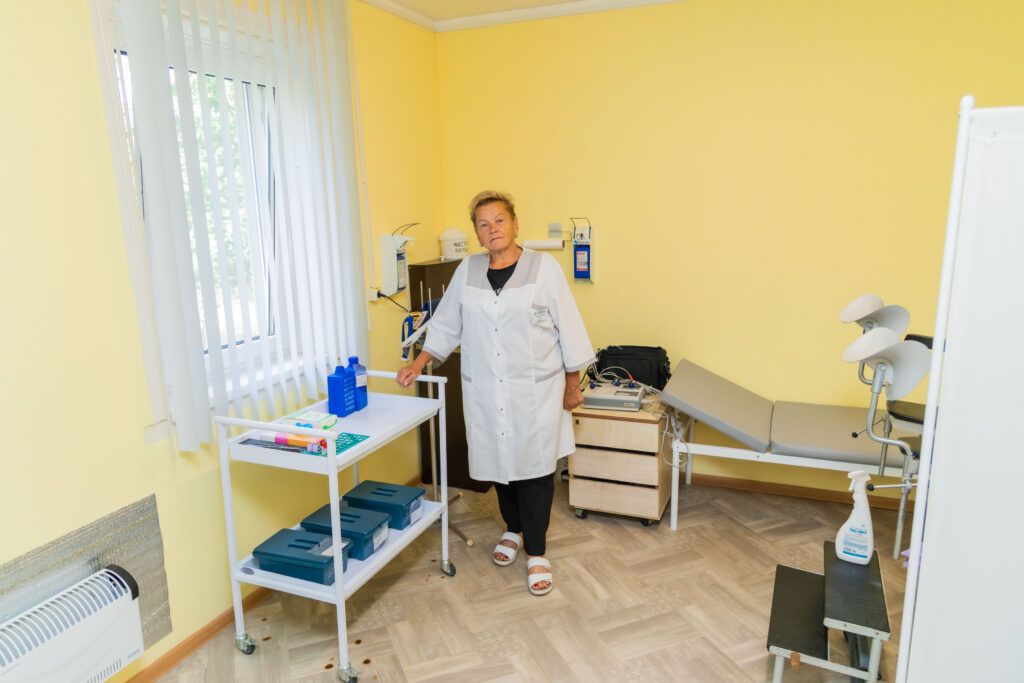врач