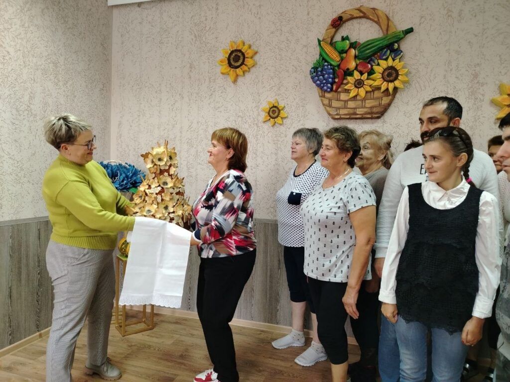 Каравай Узденского района с «Дажынак» передали подопечным ТЦСОН