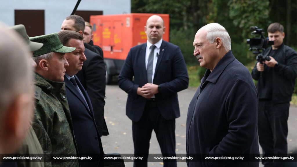 Лукашенко поручил разработать надёжные средства против БПЛА